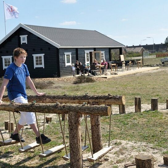 Krokodille stien - Træd på pælene uden at røre jorden..